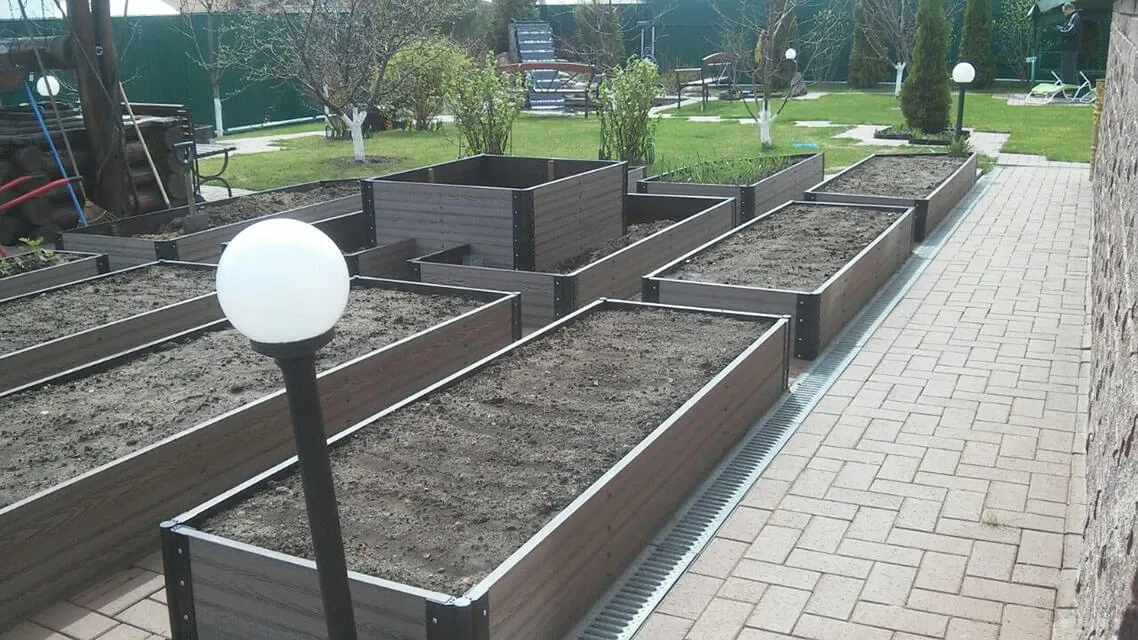 Грядки из ДПК: виды, свойства, преимущества